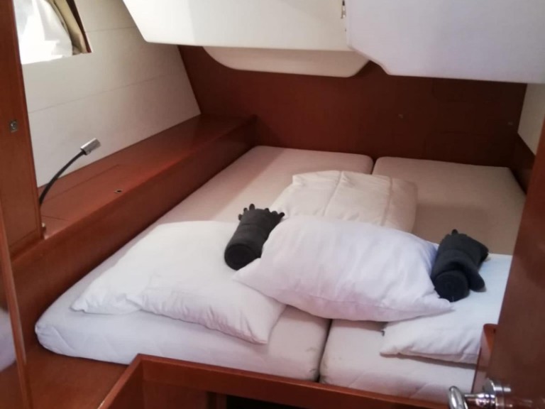 Yacht charter Bormes-les-Mimosas - Bénéteau Oceanis 48 on SamBoat