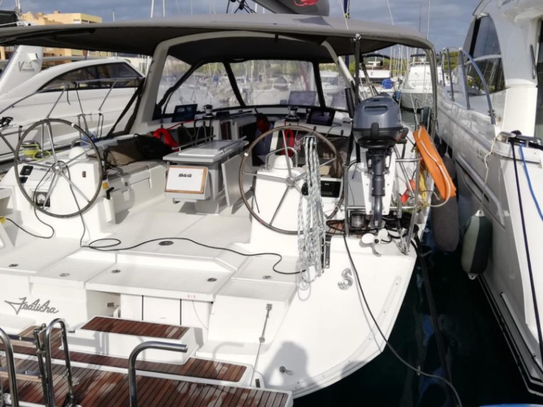 Hire a Bénéteau Oceanis 48 Bormes-les-Mimosas