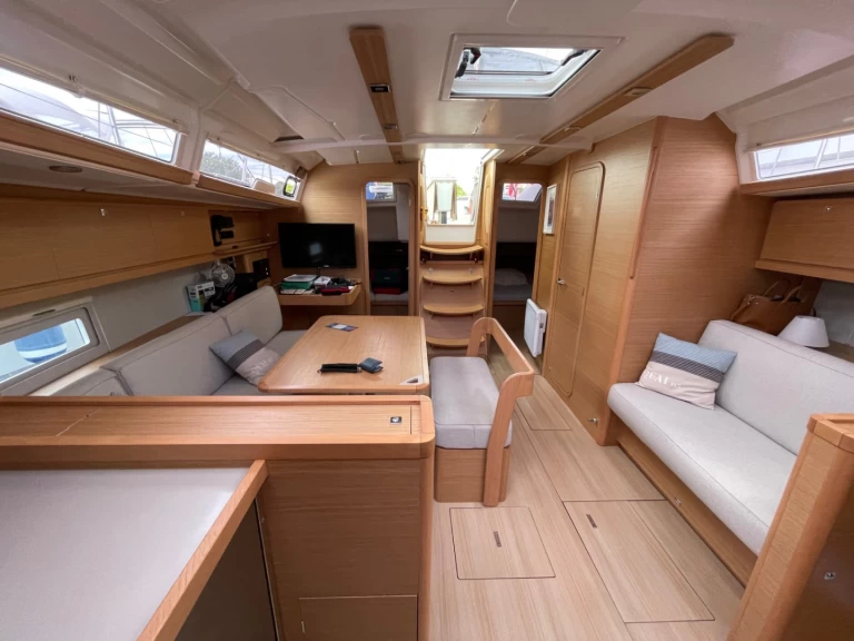 Yacht hire Port-Camargue cheap Dufour 430