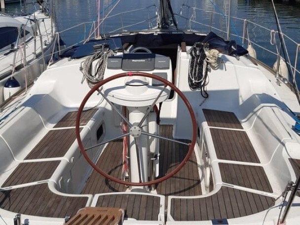 Sailboat hire in Izola - Jeanneau Sun Odyssey 37