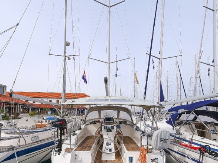 Sailboat hire in Pula - Bavaria Cruiser 36