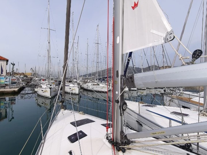Sailboat to hire Pula at the best price