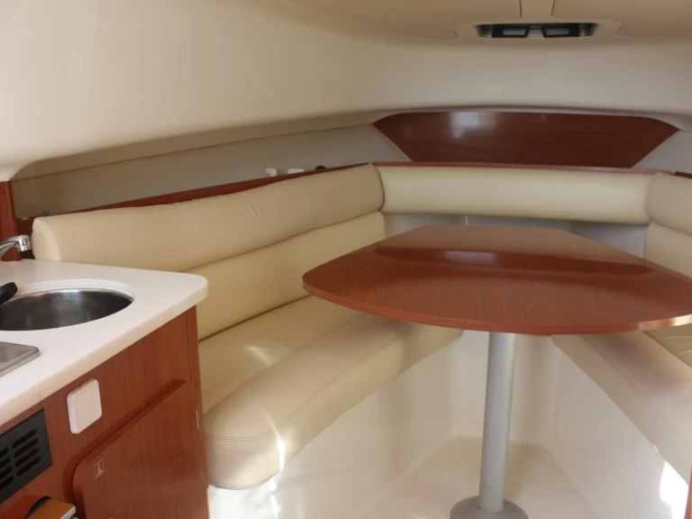 Hire Motorboat Jeanneau with a boat licence