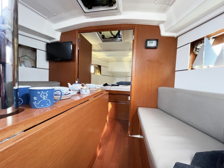 Bénéteau Oceanis 35.1 charter bareboat or skippered in  Pirovac