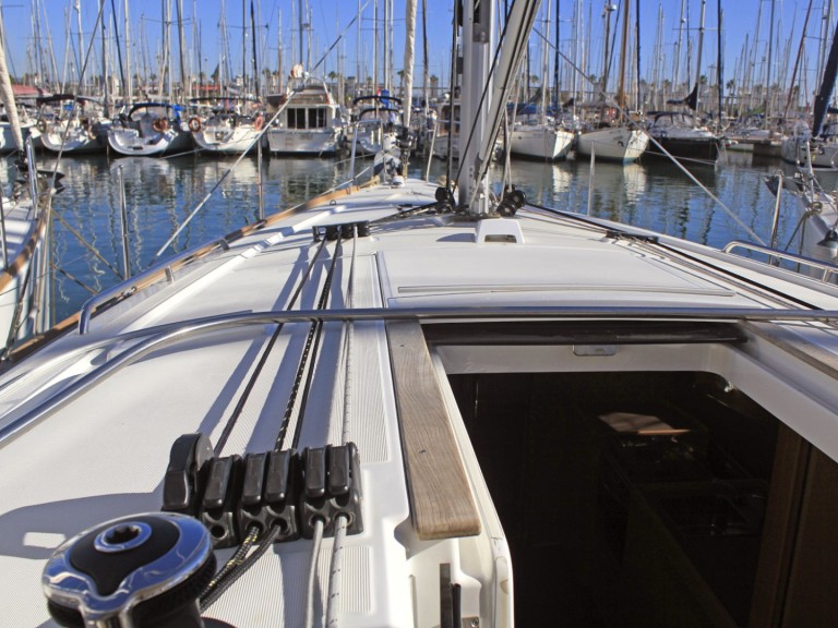 Yacht charter Cambrils - Bénéteau Oceanis 38.1 on SamBoat