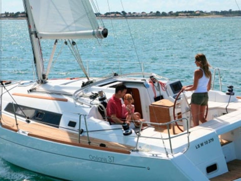Hire Sailboat Bénéteau with a boat licence