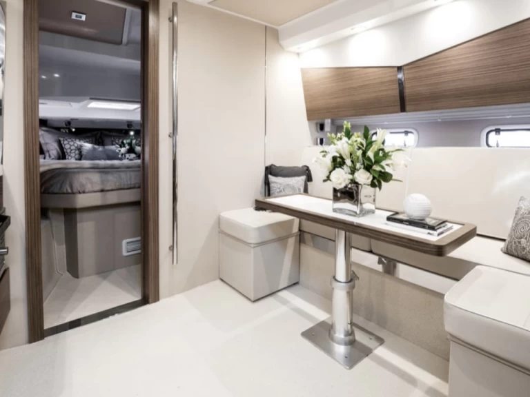 Charter a Azimut Atlantis 44 in Sorrento on Samboat