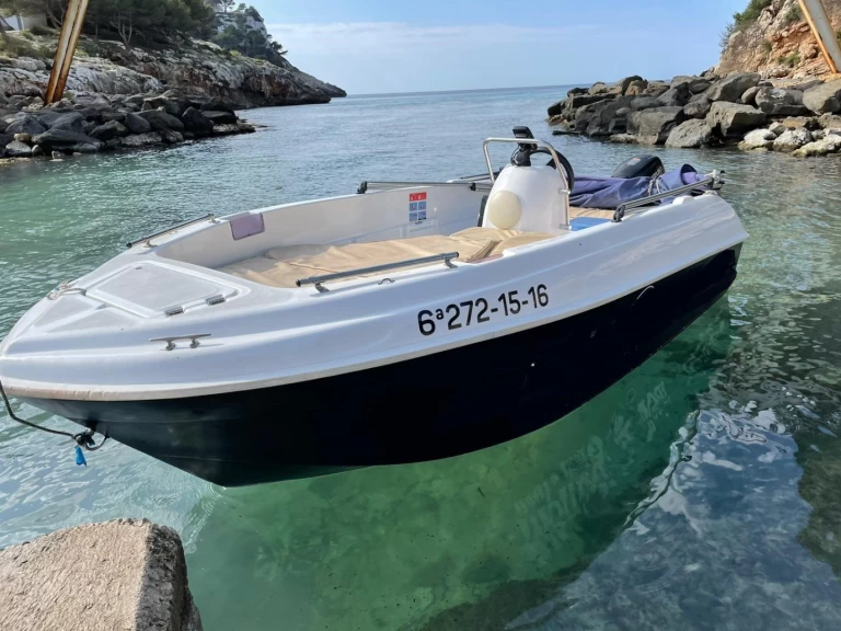 Charter a Compass Compass 400 GT in Cala Galdana on Samboat