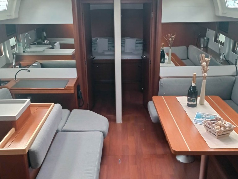 Charter a Bénéteau Oceanis 51.1 in Seget Donji on Samboat