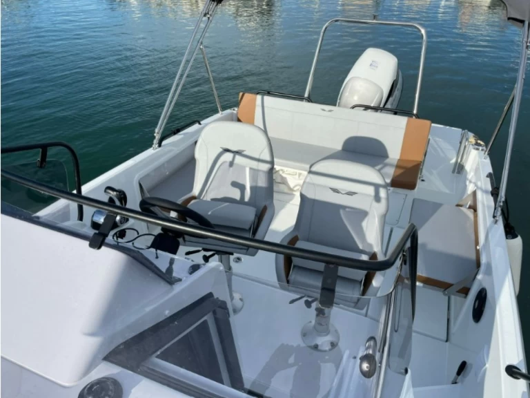 Charter a Bénéteau Flyer 8 SUNdeck in Port de Cambrils on Samboat