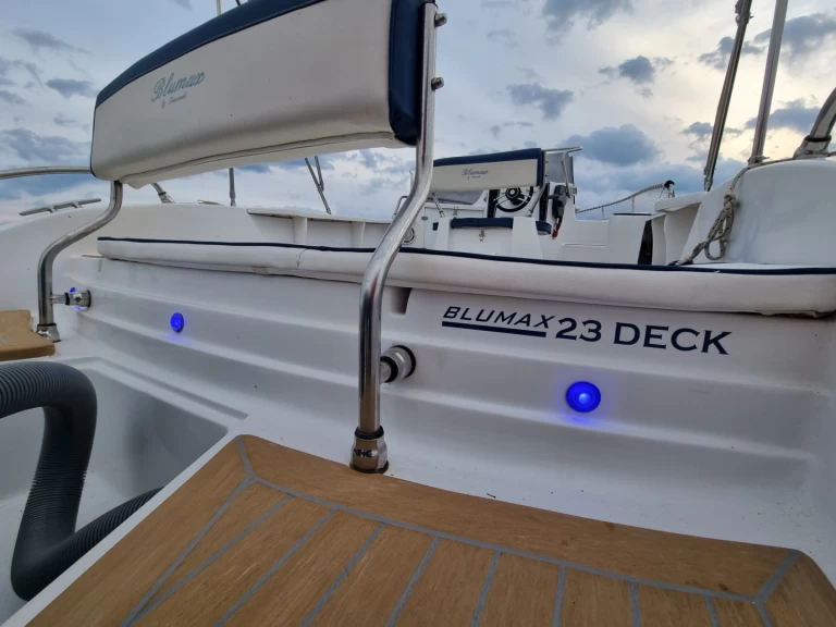 Hire a tancredi Bluemax 23 Deck Zaton