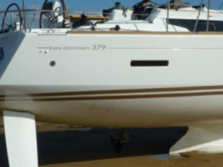 Sailboat to hire Arzon at the best price