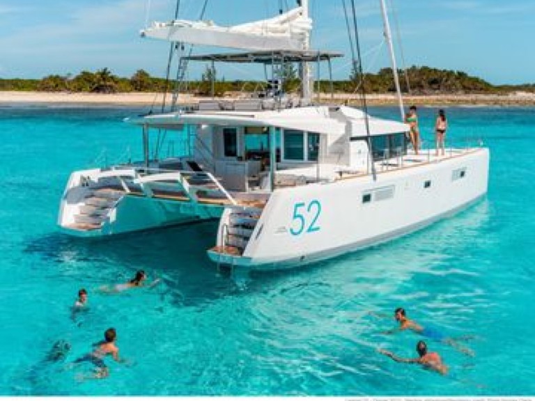 Catamaran to hire Cogolin at the best price