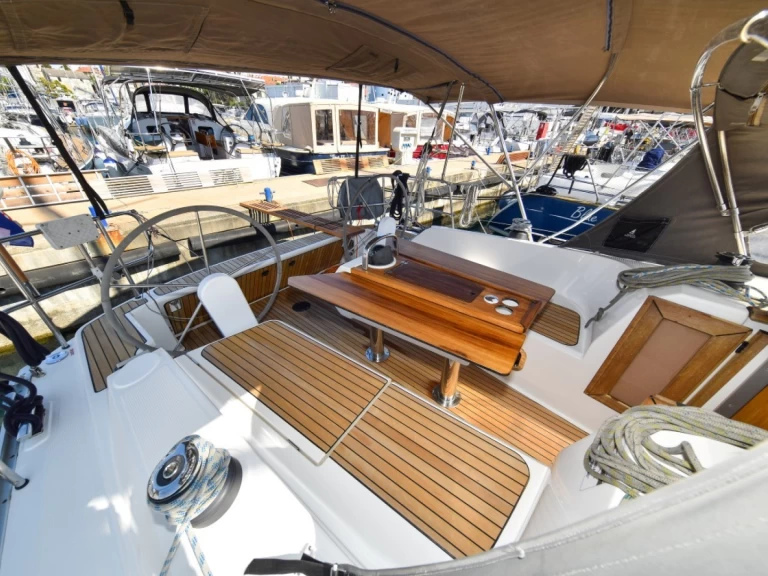 Hire Sailboat Bavaria with a boat licence