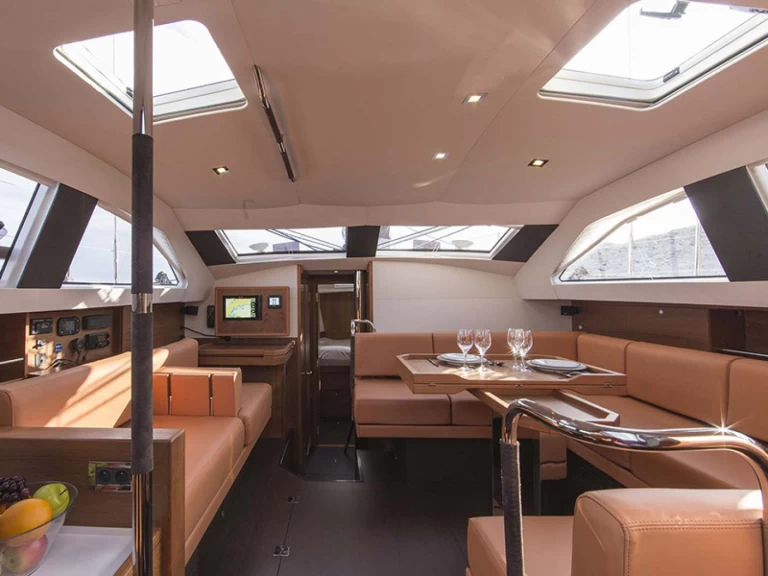 Sailboat to hire Athens at the best price