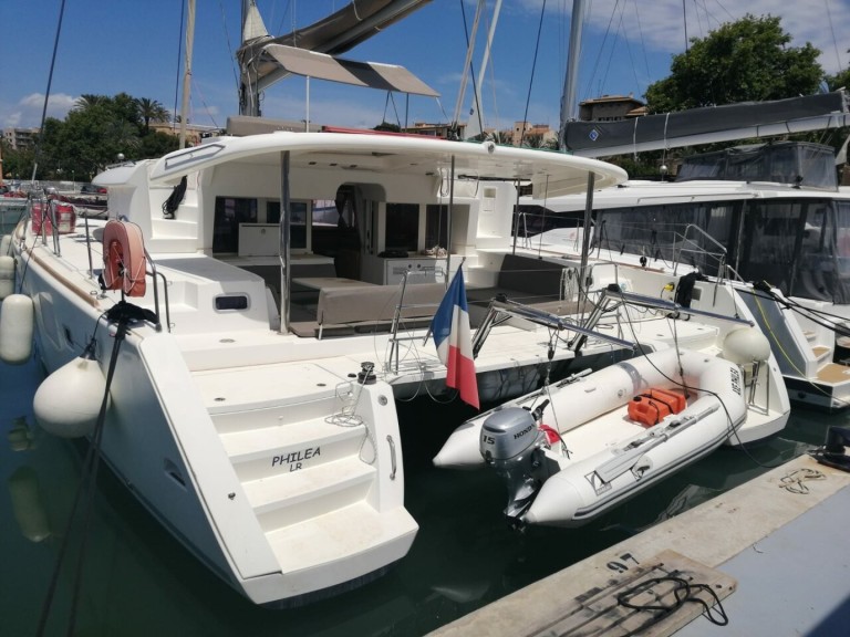 Hire Catamaran Lagoon with a boat licence