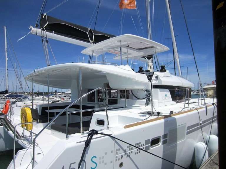 Catamaran hire in Palma de Mallorca - Lagoon Lagoon 450