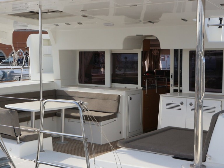 Catamaran hire in Palma de Mallorca - Lagoon Lagoon 450