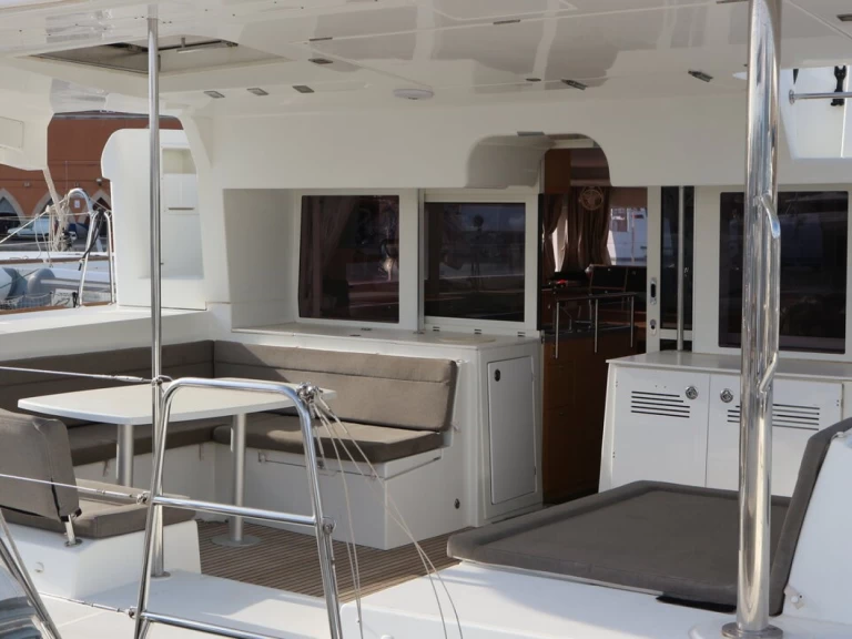 Catamaran hire in Palma de Mallorca - Lagoon Lagoon 450