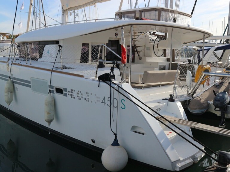 Hire a Lagoon Lagoon 450 Sport Top Palma de Mallorca