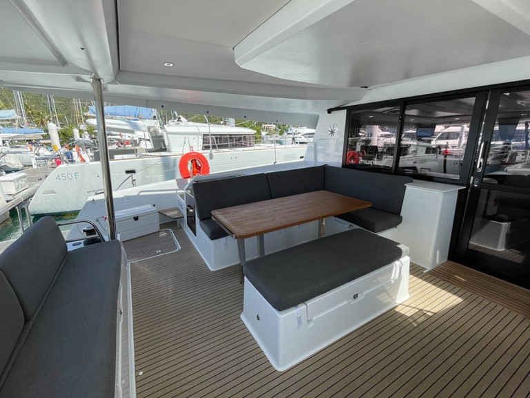 Catamaran to hire Road Town at the best price