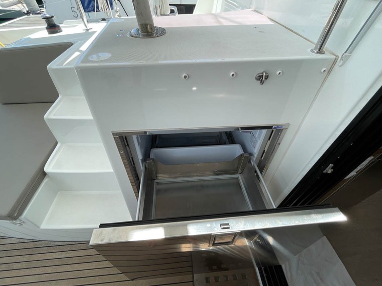 Catamaran to hire Road Town at the best price