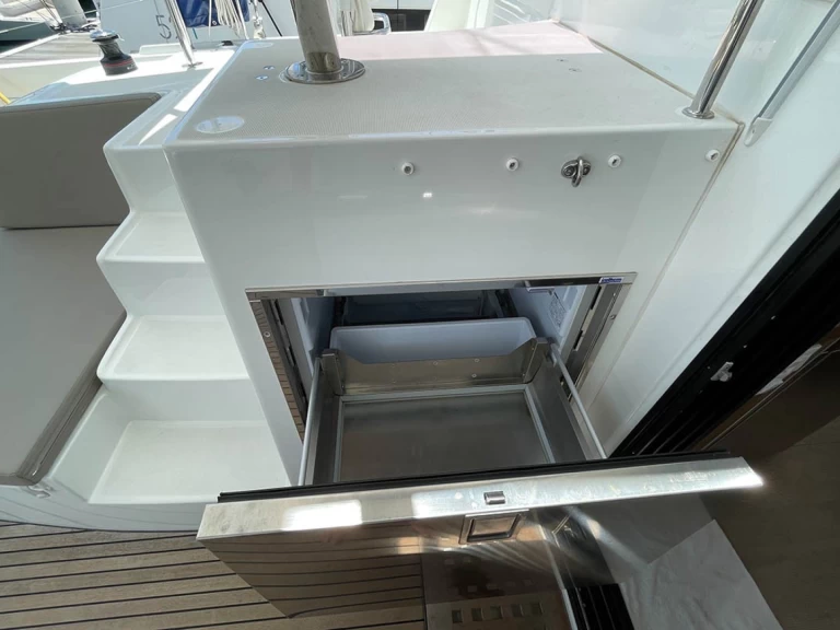 Catamaran to hire Road Town at the best price