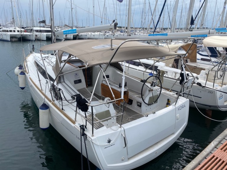 Hire Sailboat with or without skipper Jeanneau Marina Punat