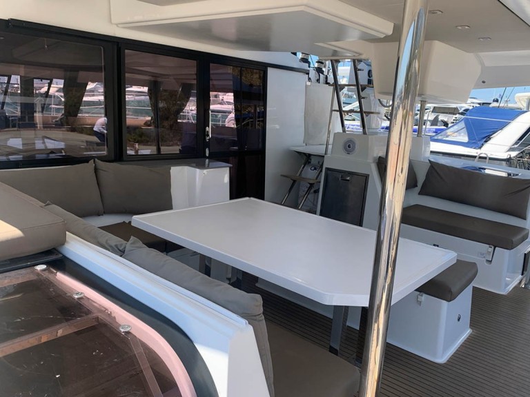 Hire a Fountaine Pajot Saba 50 Seget Donji