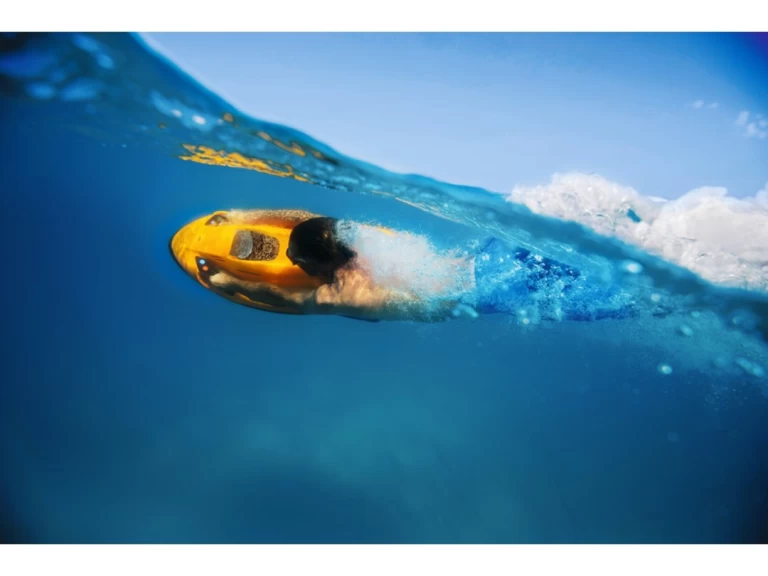 Bénéteau Flyer 7.7 SUNdeck charter bareboat or skippered in  Juan-les-Pins