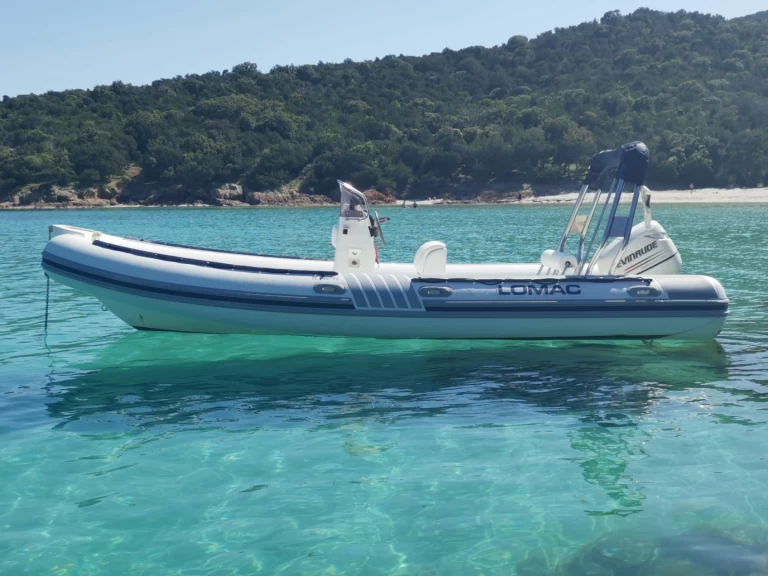 Hire a Lomac Lomac 600 IN Porto-Vecchio