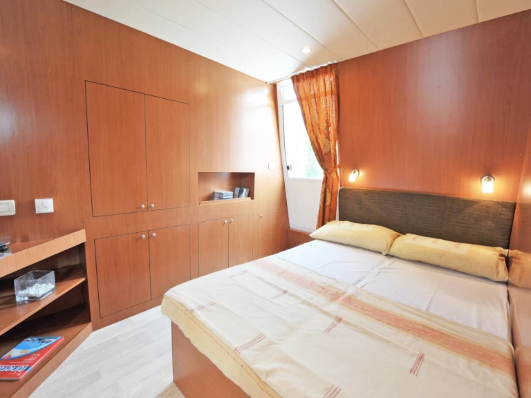 Yacht charter Casale sul Sile - Houseboat Holidays Italia Minuetto 6+ on SamBoat