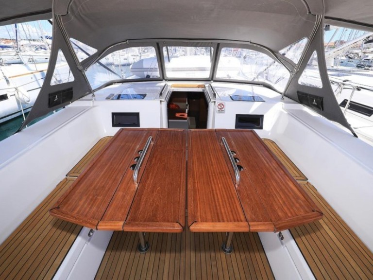 Hire a Bavaria Bavaria C45 Biograd na Moru