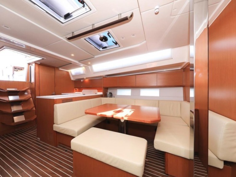 Charter a Bavaria Bavaria C45 in Biograd na Moru on Samboat