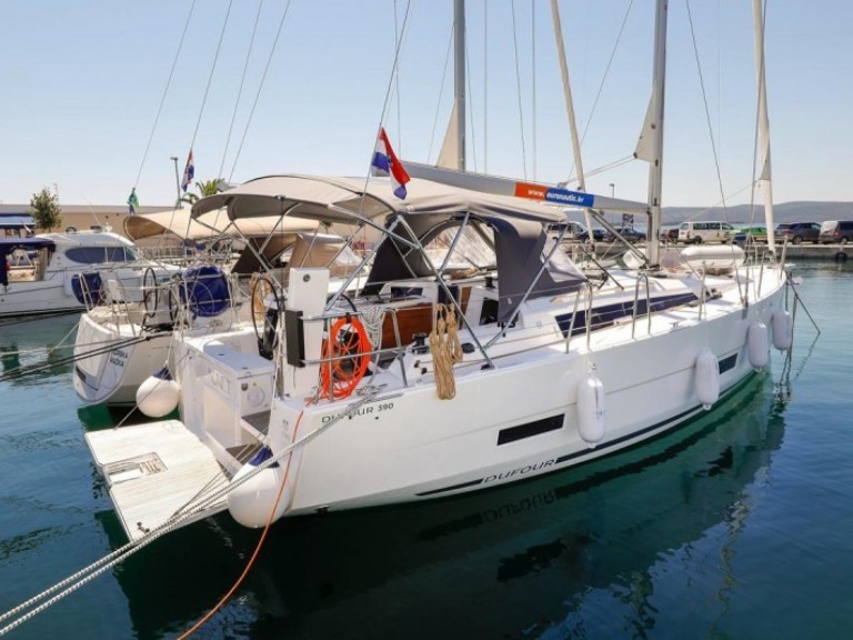 Yacht charter Biograd na Moru - Dufour Dufour 390 GL on SamBoat