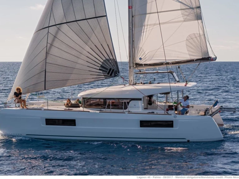 Hire Catamaran Lagoon with a boat licence