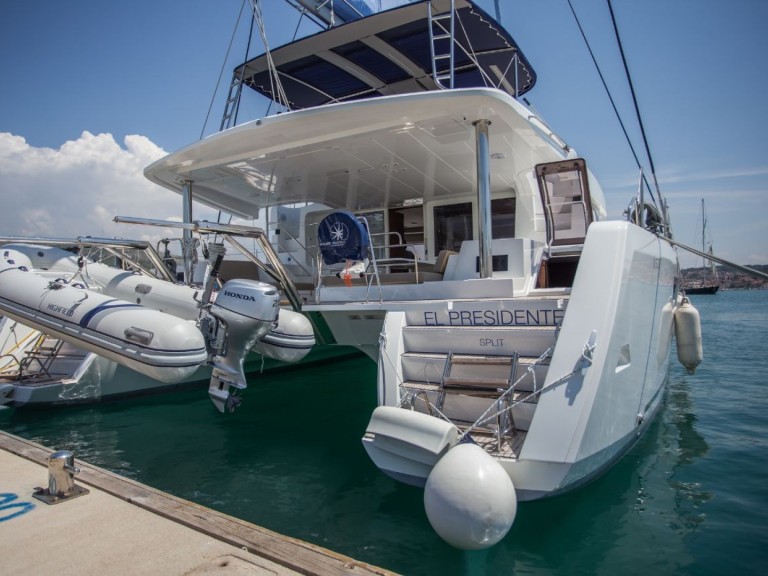 Yacht charter Palma de Mallorca - Lagoon Lagoon 52 F on SamBoat
