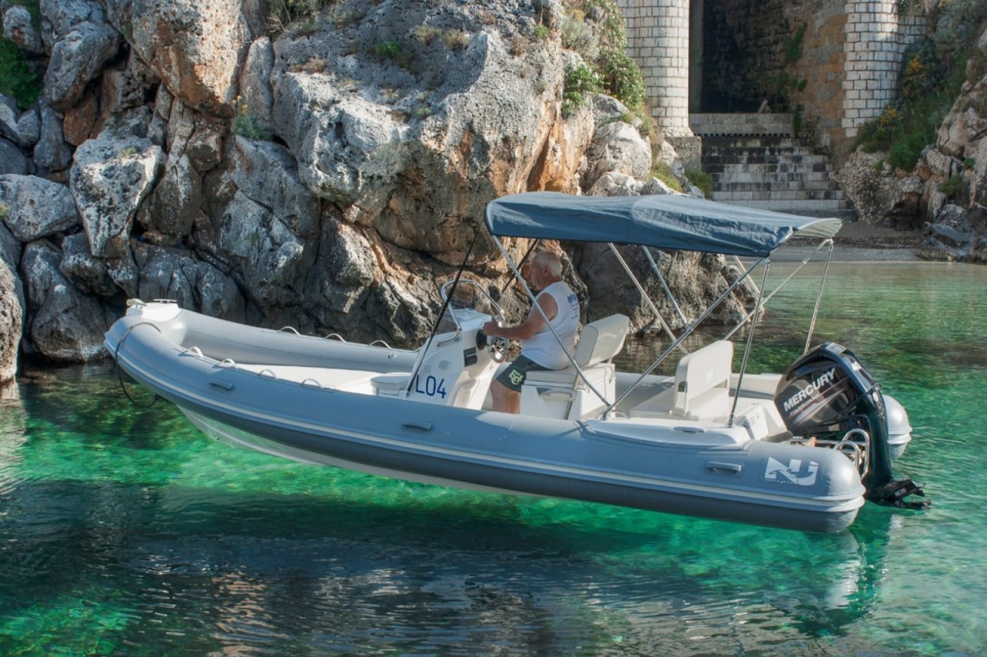 Hire a Motorboat Nuova Jolly 630 in Castro (Nuova jolly 630 (4)) | SamBoat