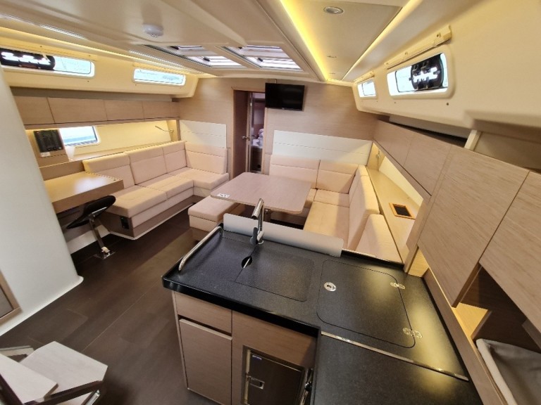 Charter a Hanse Hanse 458 in Biograd na Moru on Samboat