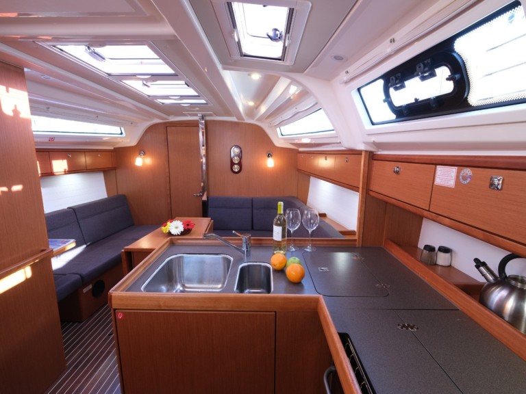 Charter a Bavaria Cruiser 37 in Göcek on Samboat