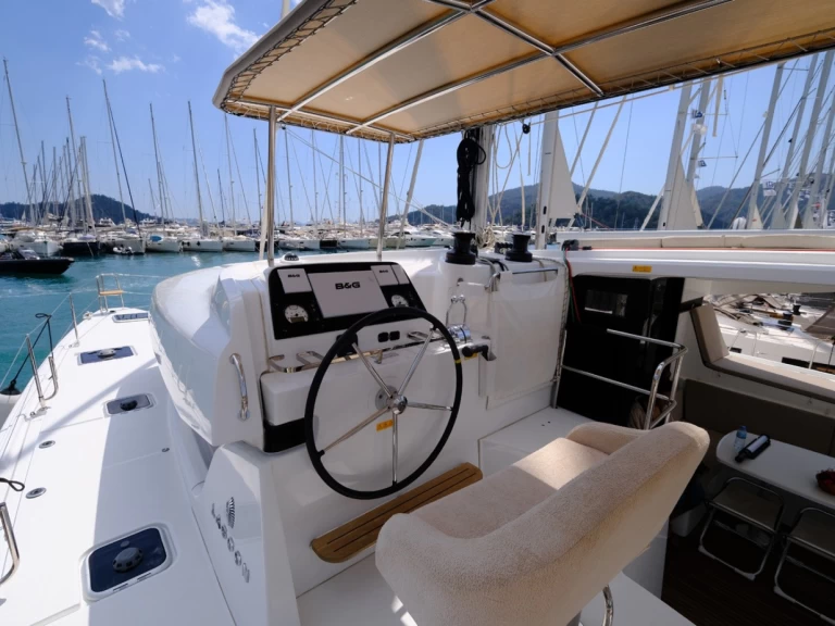 Catamaran hire in Göcek - Lagoon Lagoon 42
