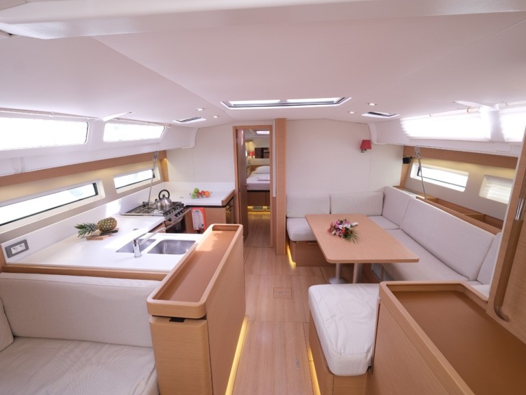 Hire Sailboat Jeanneau with a boat licence