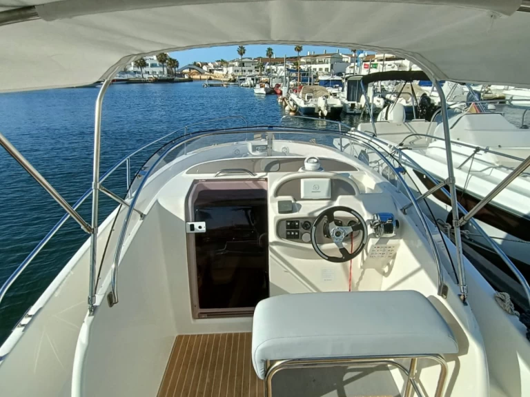 Motorboat to hire Cala en Bosch at the best price
