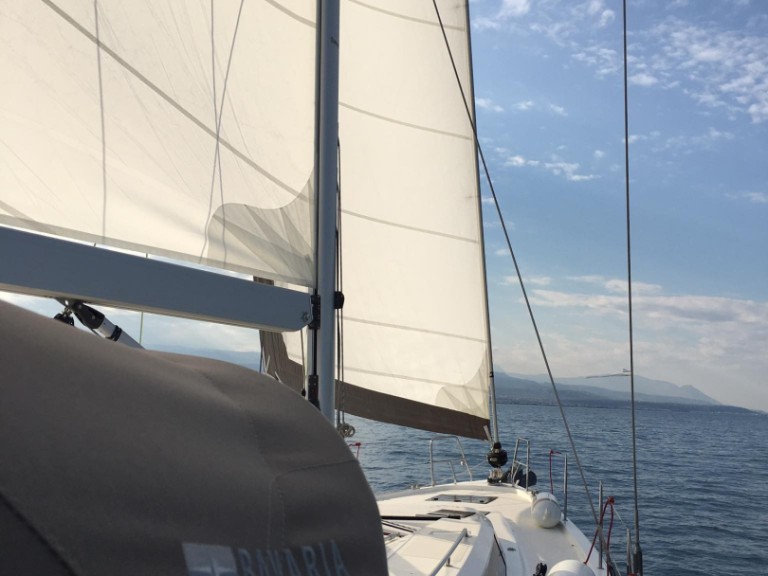 Charter a Bavaria Bavaria C50 in Nikiána on Samboat