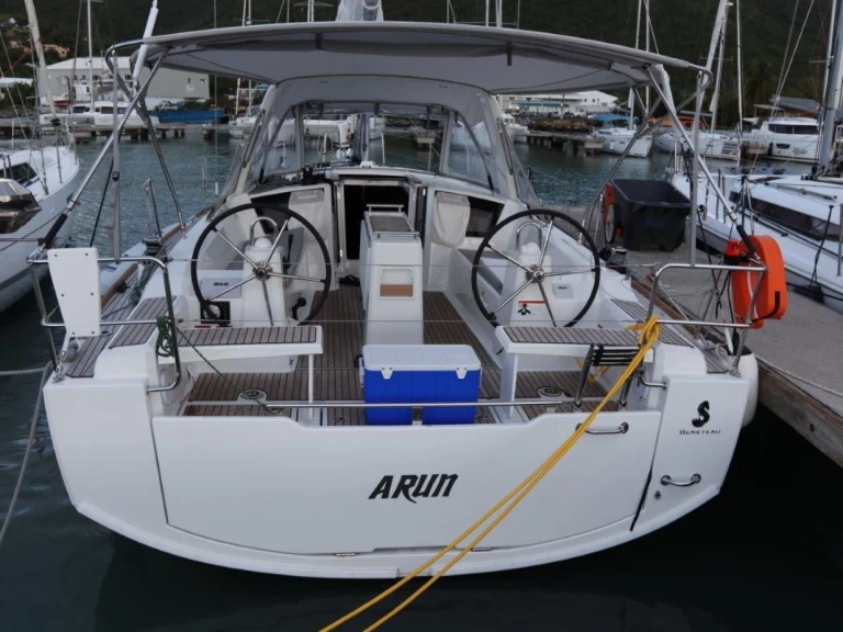 Hire a Bénéteau Oceanis 38.1 Road Town