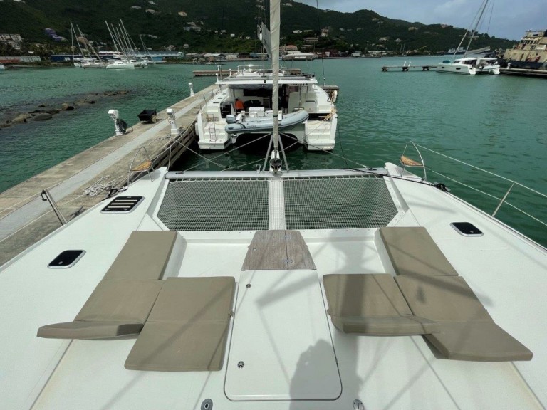 Catamaran to hire Road Town at the best price