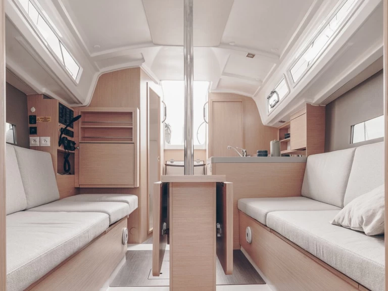 Yacht charter Road Town - Bénéteau Oceanis 30.1 on SamBoat