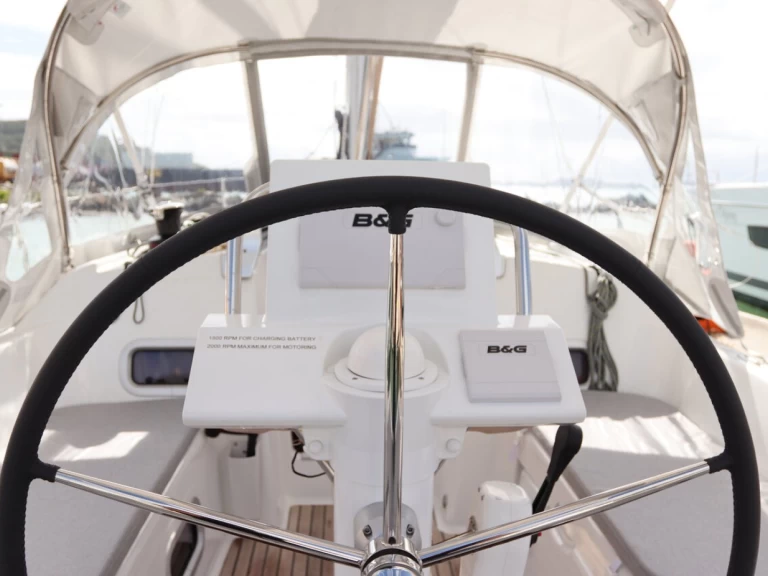 Yacht charter Road Town - Bénéteau Oceanis 31 on SamBoat