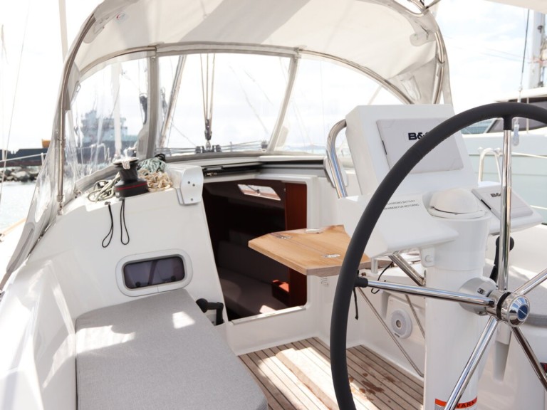 Hire a Bénéteau Oceanis 31 Road Town