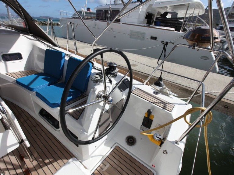 Hire Sailboat Jeanneau with a boat licence
